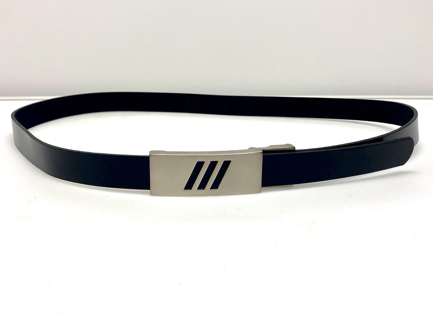 90s vintage smart trouser belt. Thick eco vinyl in black shiny finish with steel buckle with cutouts. Seamless no holes design. Mens NOS
