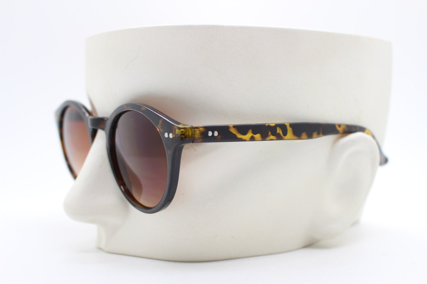 90s vintage small round sunglasses. 30s, 20s style gloss tortoise frame with warm brown lenses. BNWT