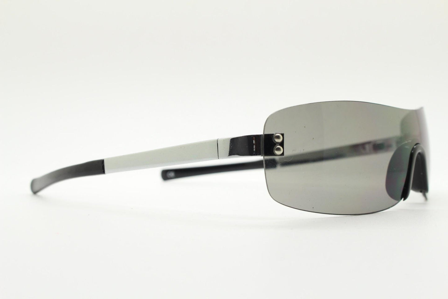 Y2k wraparound shield sunglasses. Grey curved monolens with straight chrome arms and light grey lenses. 00's Cosplay mini mask. NOS