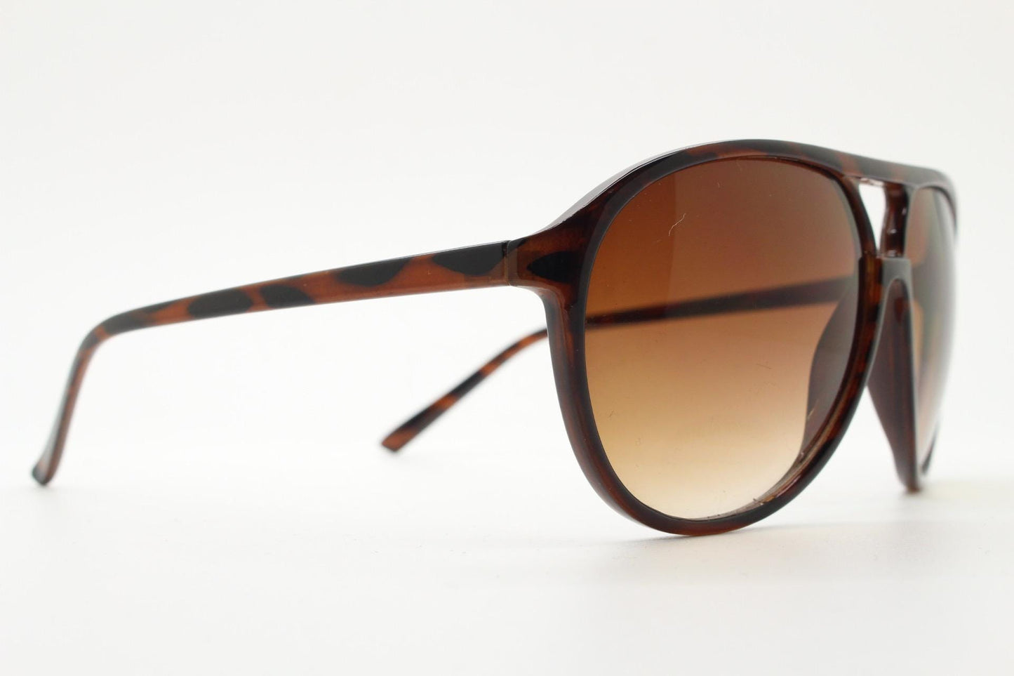 Y2K vintage teardrop aviator sunglasses. 2000's transparent brown frame with graduating lenses. 70s design. 00's NOS aviators