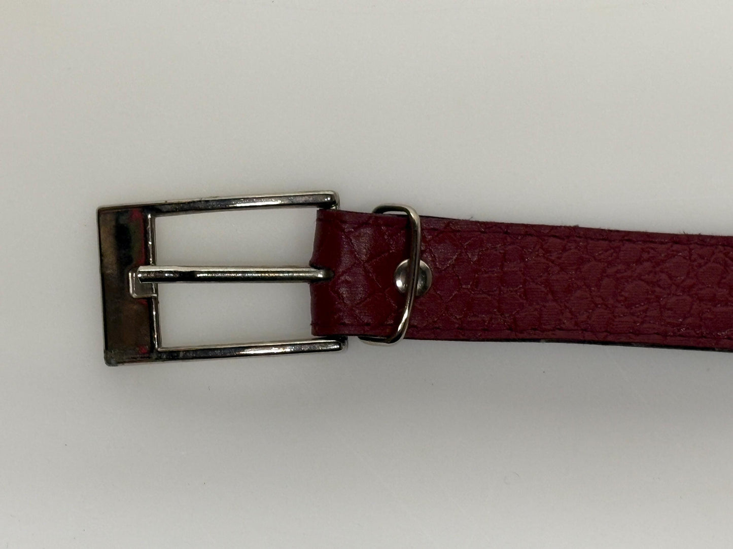 80s vintage womens embossed crocodile pattern 1" belt for jeans or trousers. Eco leather red vinyl with silver chrome buckle. Vegan