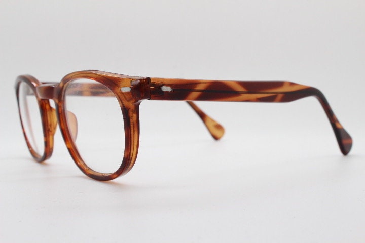 80s vintage modified wayfarer style glasses. Tortoise optical frames with keyhole bridge and clear lenses. 40s, 50s style NOS eyeglasses