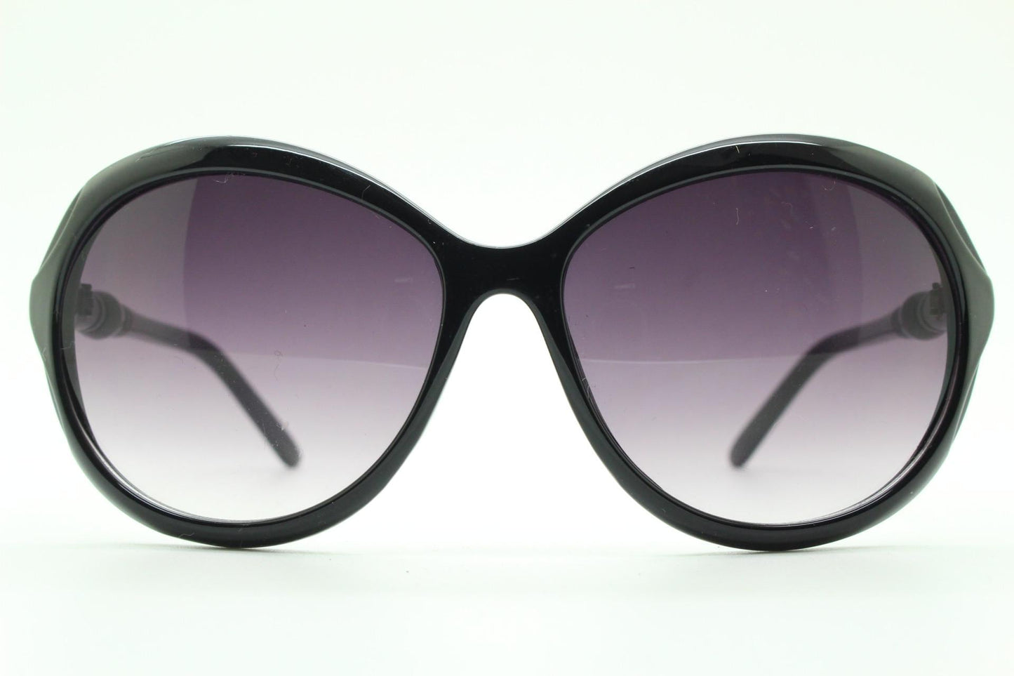 Y2K vintage big round sunglasses. Women's classical 60s design in plain black gloss with graduating lenses. Oversized 2000s. 00s NOS