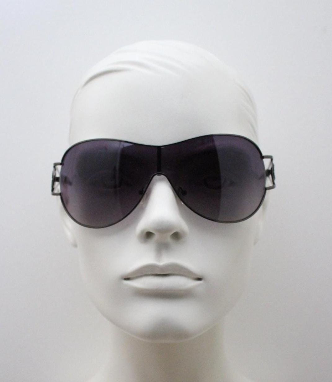 Y2K vintage futuristic visor sunglasses. 2000's black wraparound mono lens mini mask shield design with target temple crest. 00's NOS