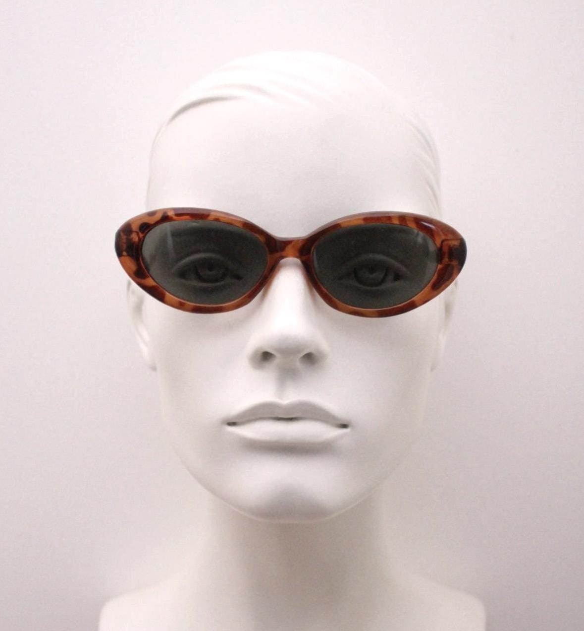 Vintage 90s oval cat eye sunglasses. Vibrant amber tortoise quality acetate frame in neat proportions with green lenses. Womens NOS