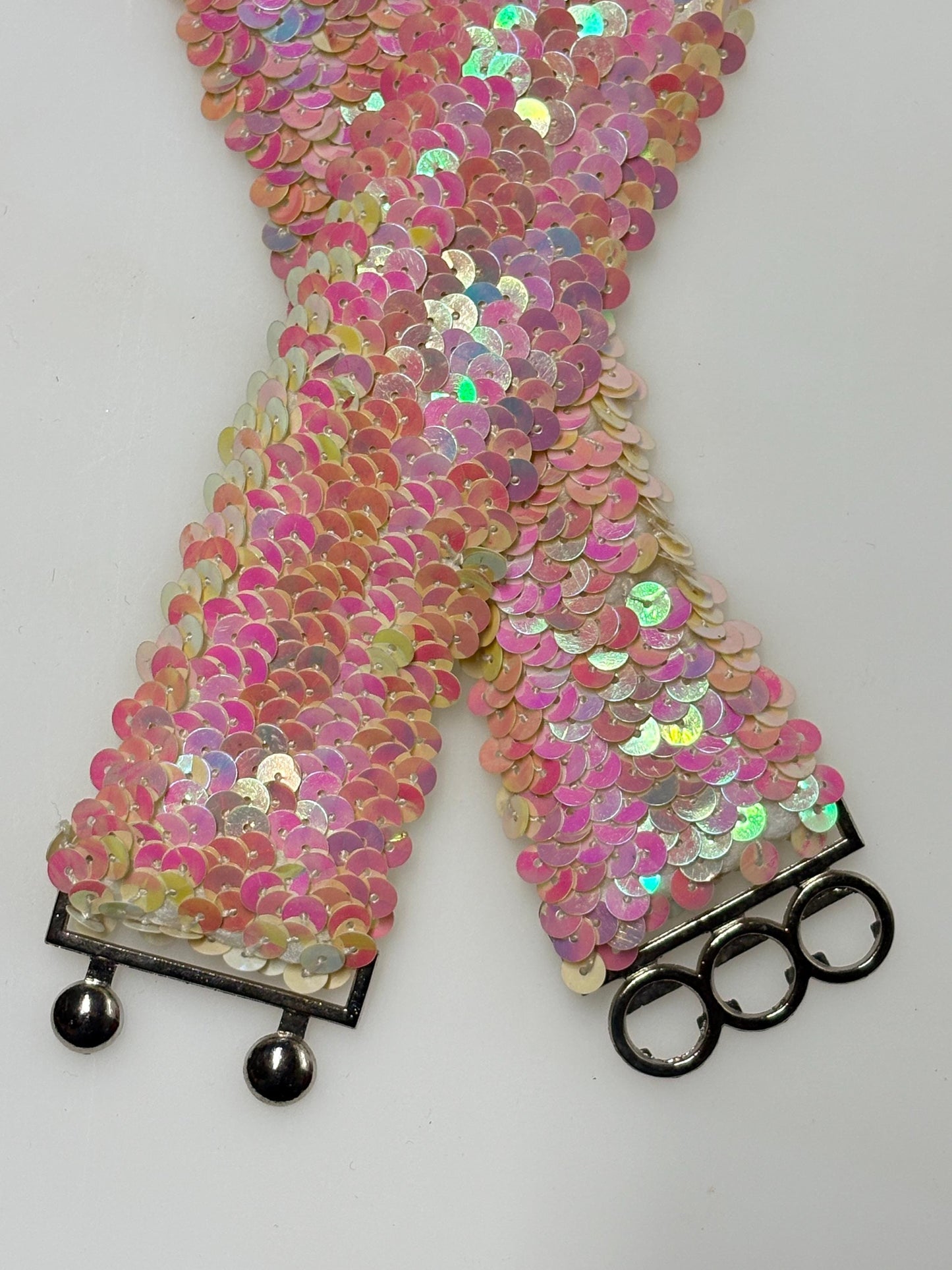 70s vintage womens elastic pink and white sequin stretch belt with chrome circles buckle. To wear with a dress. Authentic disco belt