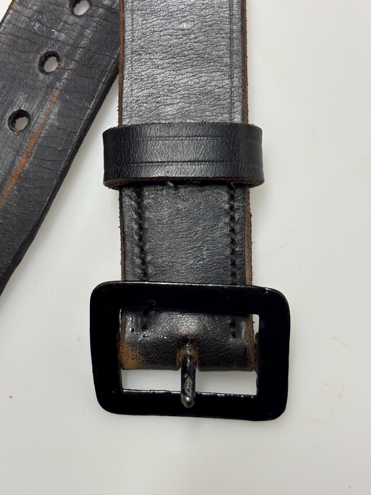 50s vintage black thick genuine leather army belt with solid metal buckle. Seamless single piece cowhide. For jeans trousers. Military NOS