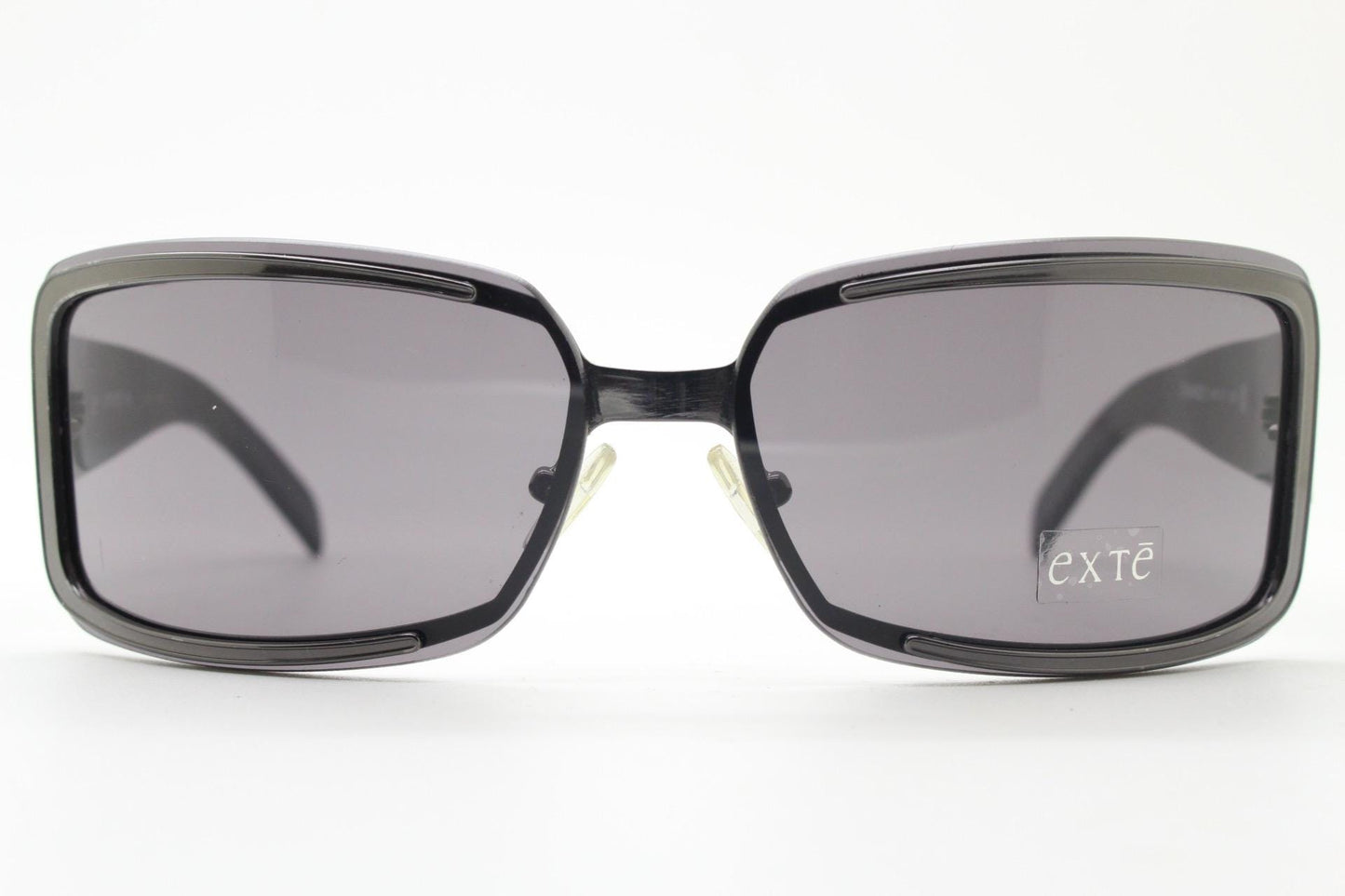 Exte wrap around 90s vintage sunglasses made in Italy. Grey metal front with black acetate arms and curved lenses in neat proportions. BNWT