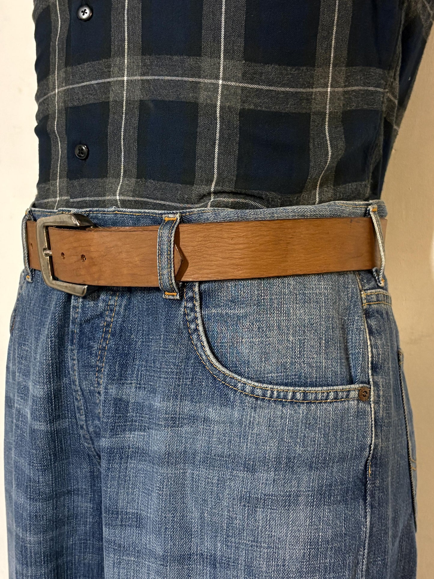 60s vintage thick brown leather belt with large brass changeable buckle. Made from genuine premium textured cowhide for jeans or trousers