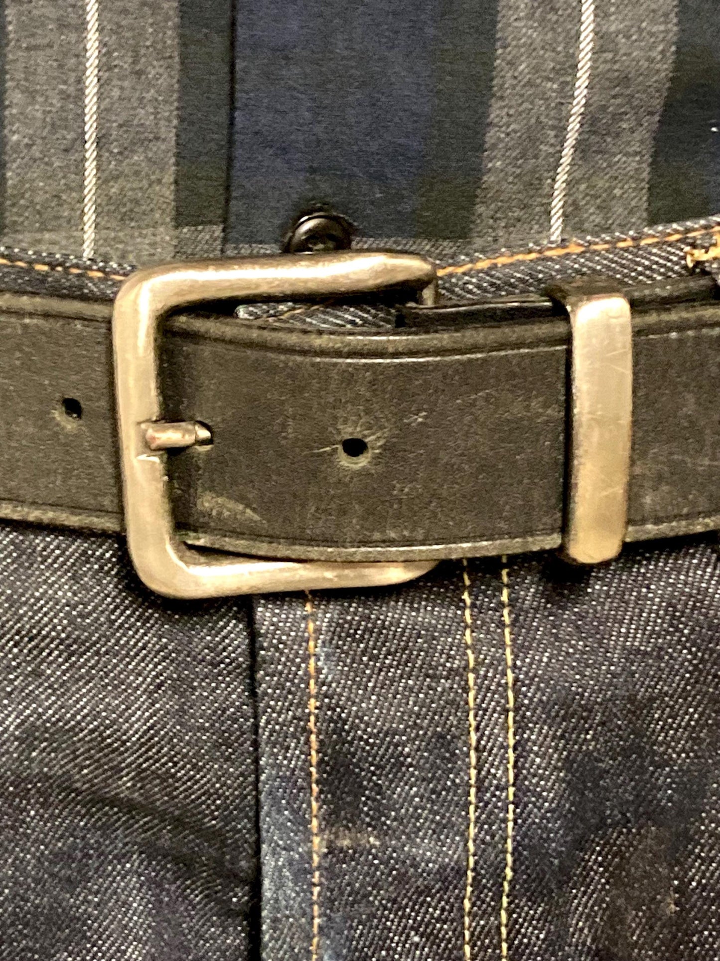 80s vintage plain black heavy duty genuine leather belt. Thick cowhide with substantial silver metal buckle. For trousers and jeans. Mens