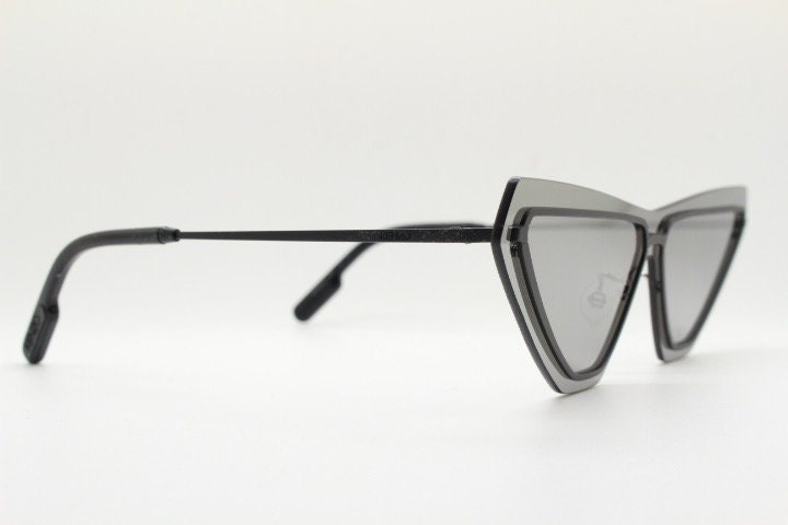 Kenzo flat screen triangular futuristic cat eye. Slight mirror glaze mono lens on black matt metal wire frame. NOS Cateye