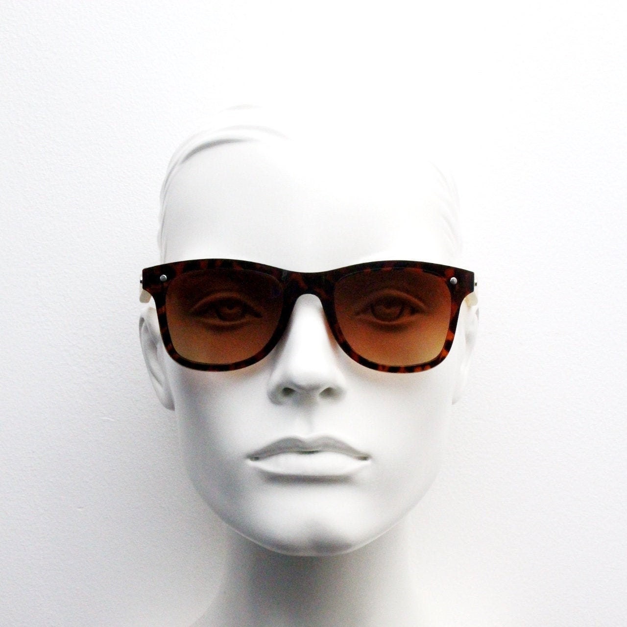 Vintage Y2K modified wayfarer style hand made sunglasses. Tortoise flat front monolens design with real wooden arms. Unused NOS
