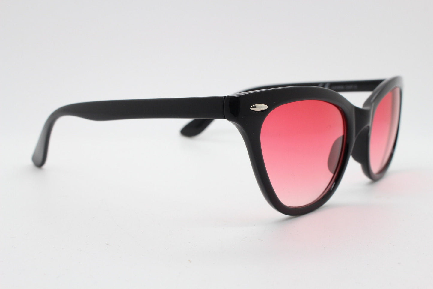 Vintage 90s pointed cat eye sunglasses. Womens black frame cateye with sizzling red lenses. 50s style rockabilly, pin up. NOS catseye