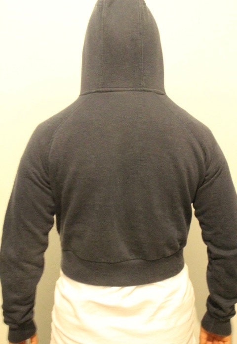 Ellesse cropped hoody top. Navy pullover with big spell out chest logo. Vintage. Y2K. Sweatshirt. Rave. UK size 8