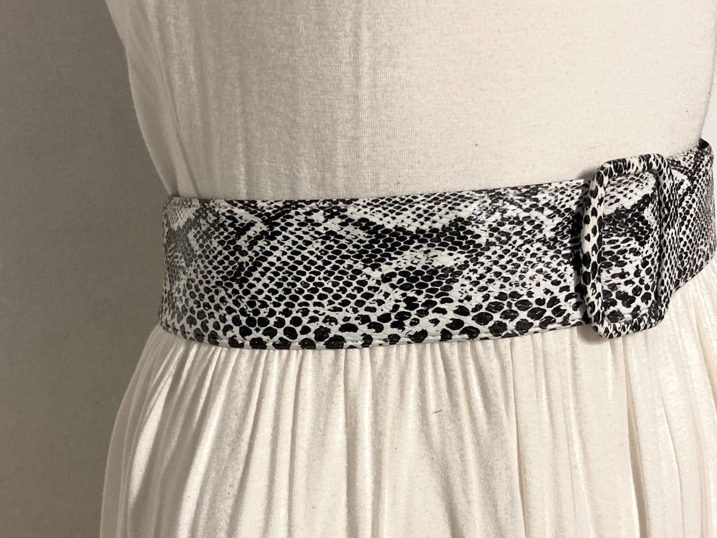 80s vintage womens clean black and white rattle snake 2" belt. Neat flat vinyl design that stays in position. For dress feature. Unused NOS