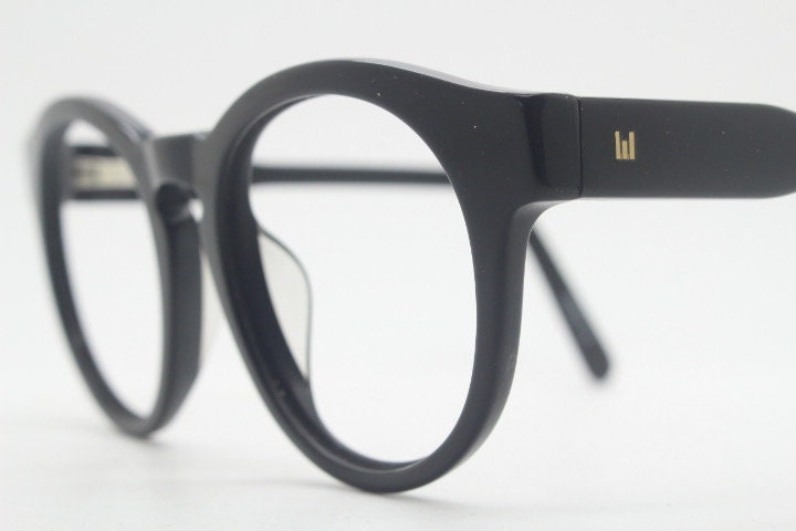 Will i Am round thick frame glasses model 30715554. Black gloss acetate optical frames with keyhole bridge. Prescription eyeglasses. RX
