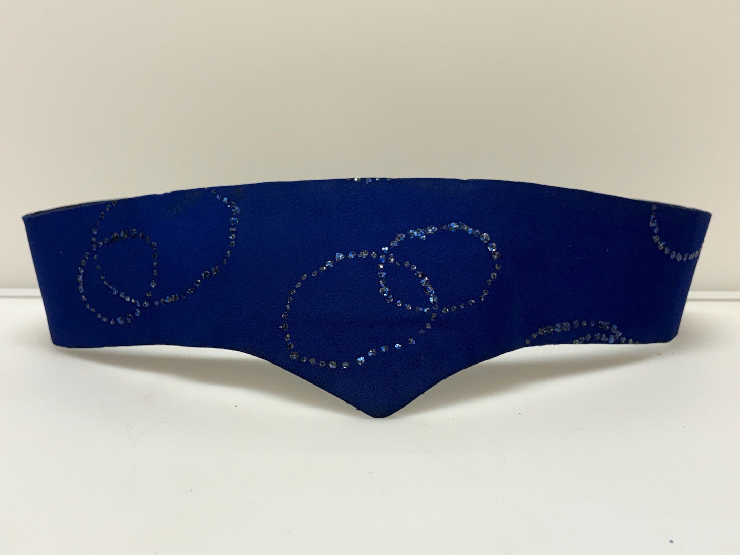80s vintage womens hand made feature belt for a dress. Flattering V shape. Blue fabric with abstract glitter circles on a leather backing