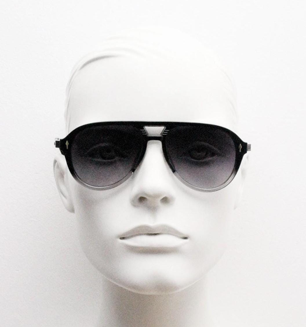 Y2K vintage transparent black aviator sunglasses. Well proportioned teardrop shape with graduating lenses and grey metal embossed arms. NOS