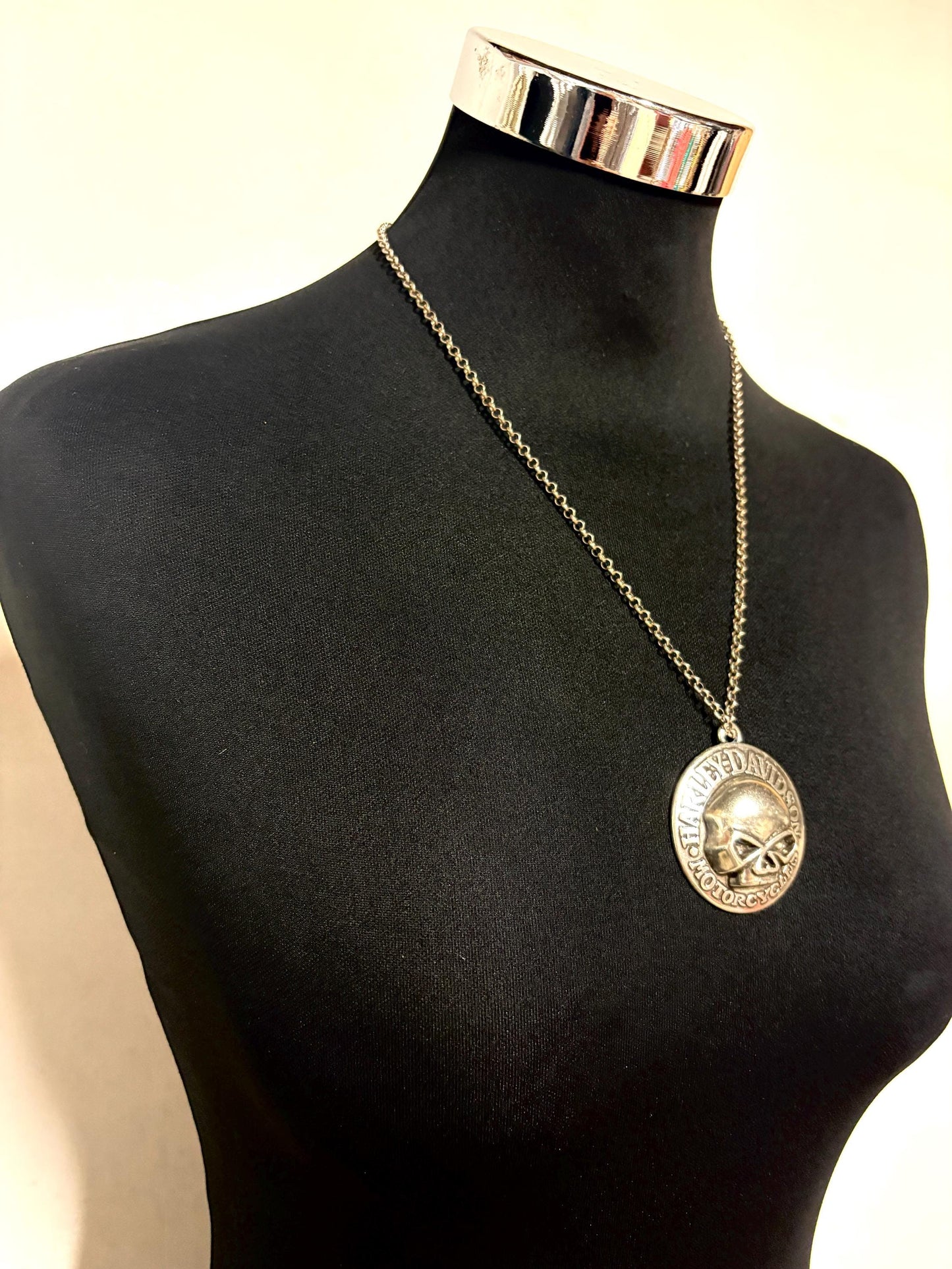 90s vintage Harley Davidson Motorcycles disc pendant necklace. Solid metal silver curved shield with standout skull on adjustable chain