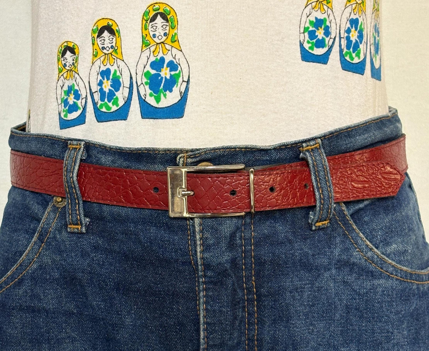 80s vintage womens embossed crocodile pattern 1" belt for jeans or trousers. Eco leather red vinyl with silver chrome buckle. Vegan