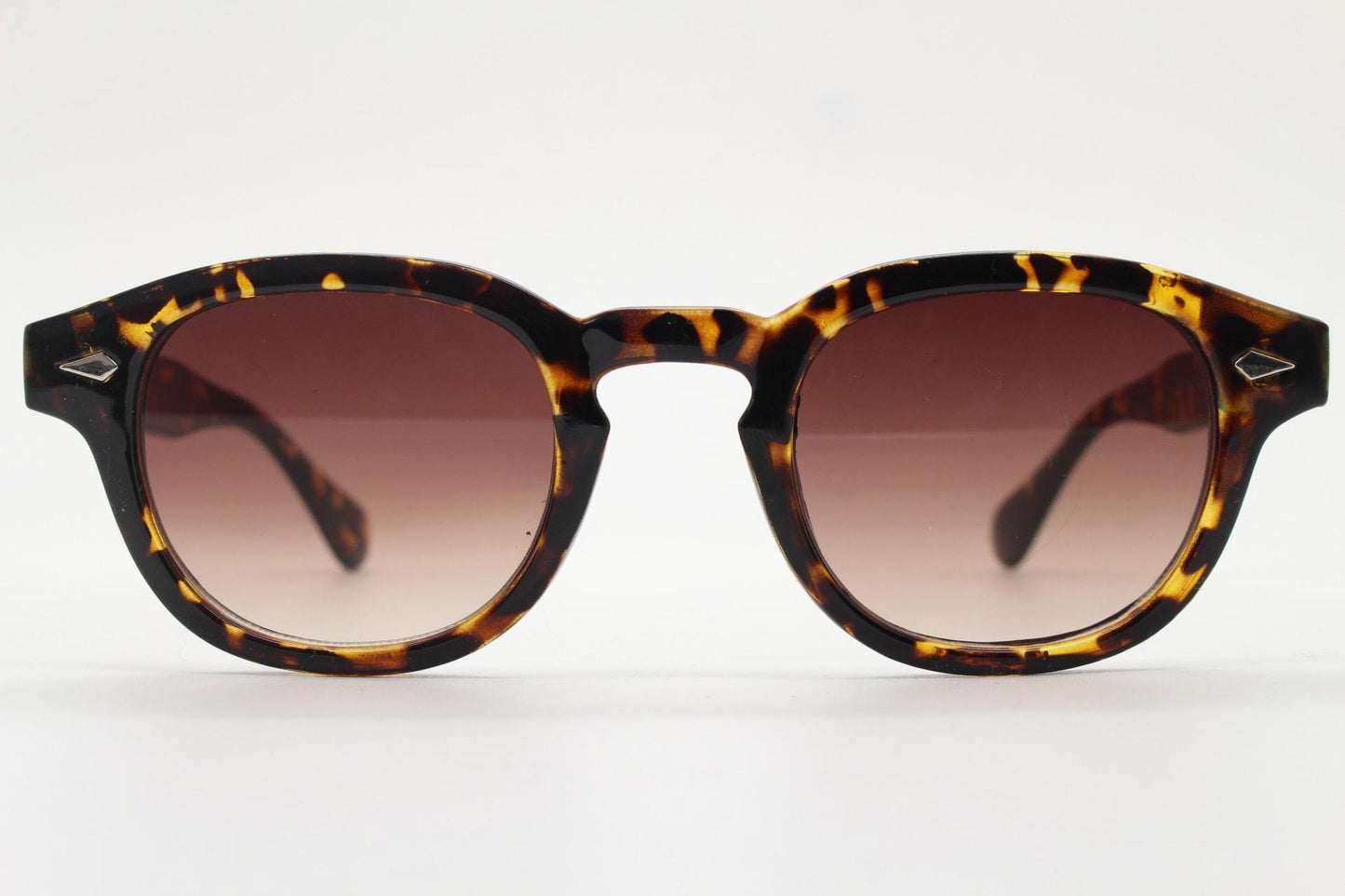 Vintage modified wayfarer design glasses. Dark tortoise gloss 40s, 50s shape frame with keyhole bridge and graduating lenses. BNWT