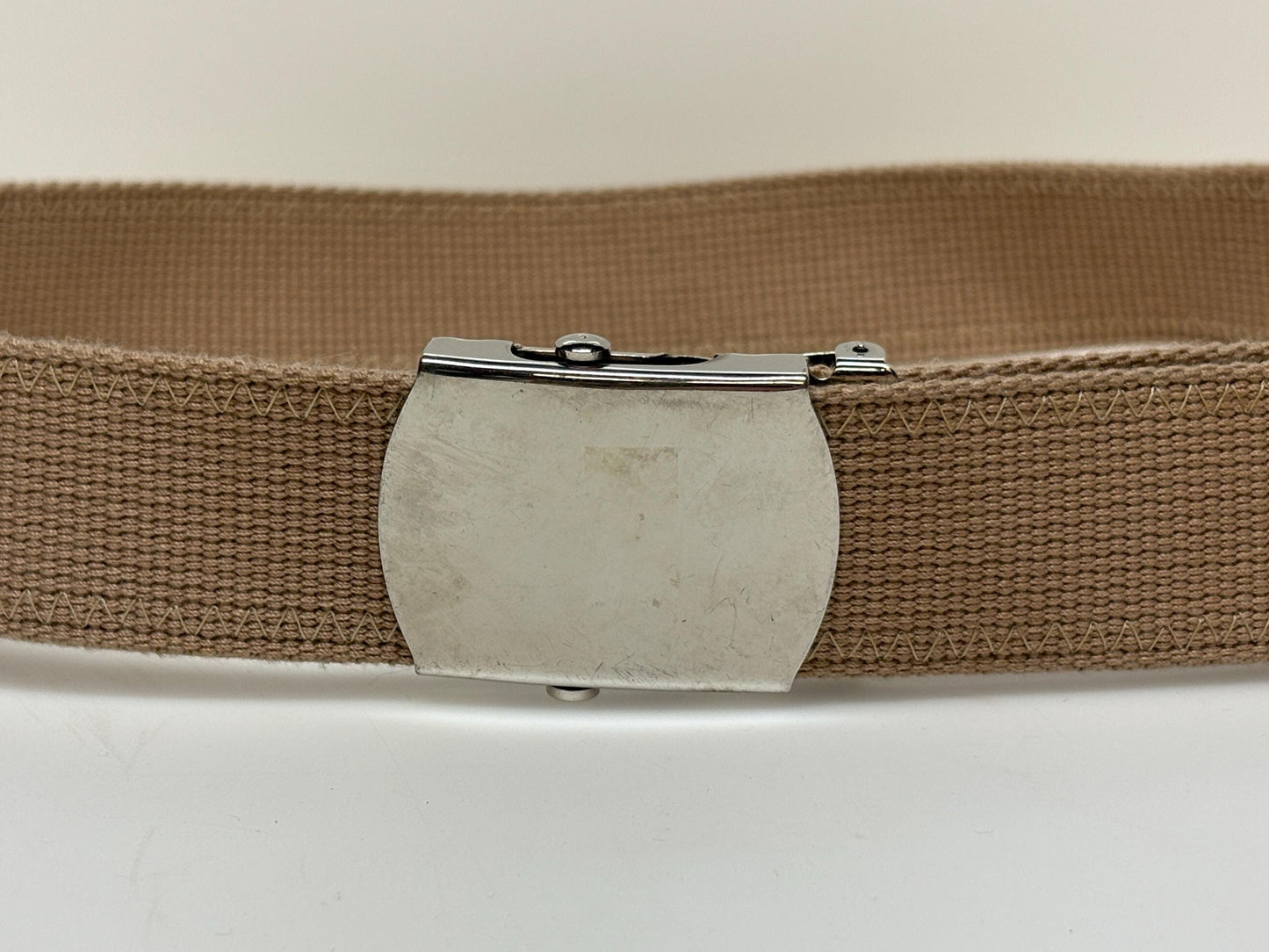 90s vintage army style belt. Thick beige canvas no holes format with slide lock silver chrome buckle. Reinforced stitching. Fully adjustable