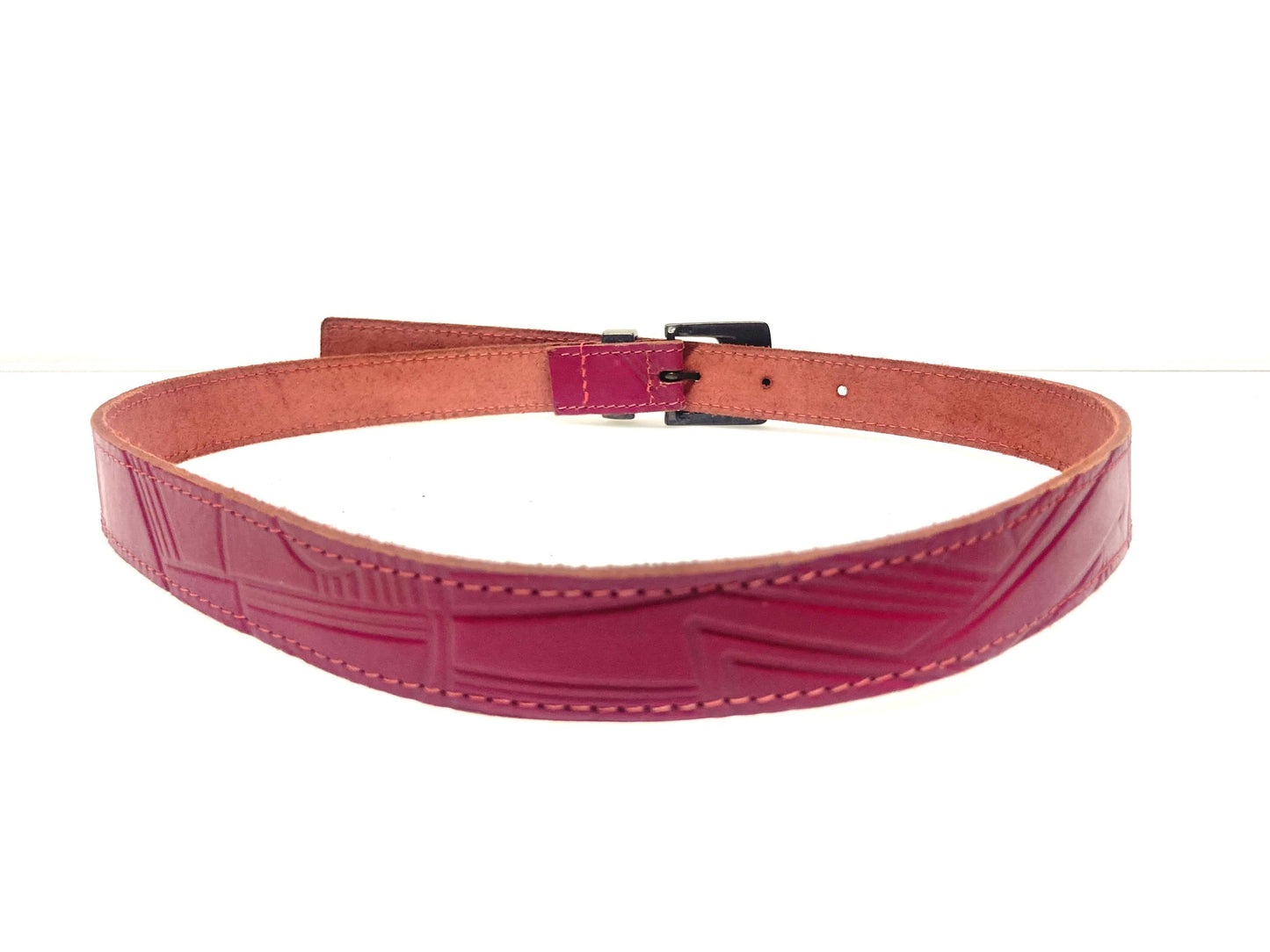 80s vintage womens pink genuine leather 1" belt Made in France. Abstract embossed pattern with brass buckle. For jeans or dress. VGC. NOS