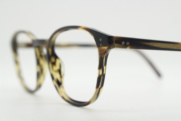 Oliver peoples keyhole bridge eye glasses hand made in Italy. Tortoise 40s design acetate optical frame. Prescription eyeglasses. Spectacles