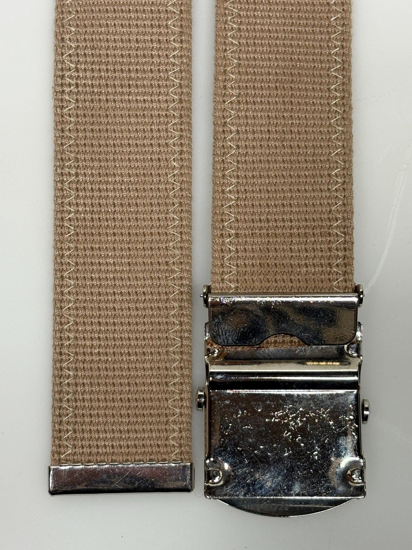 90s vintage army style belt. Thick beige canvas no holes format with slide lock silver chrome buckle. Reinforced stitching. Fully adjustable