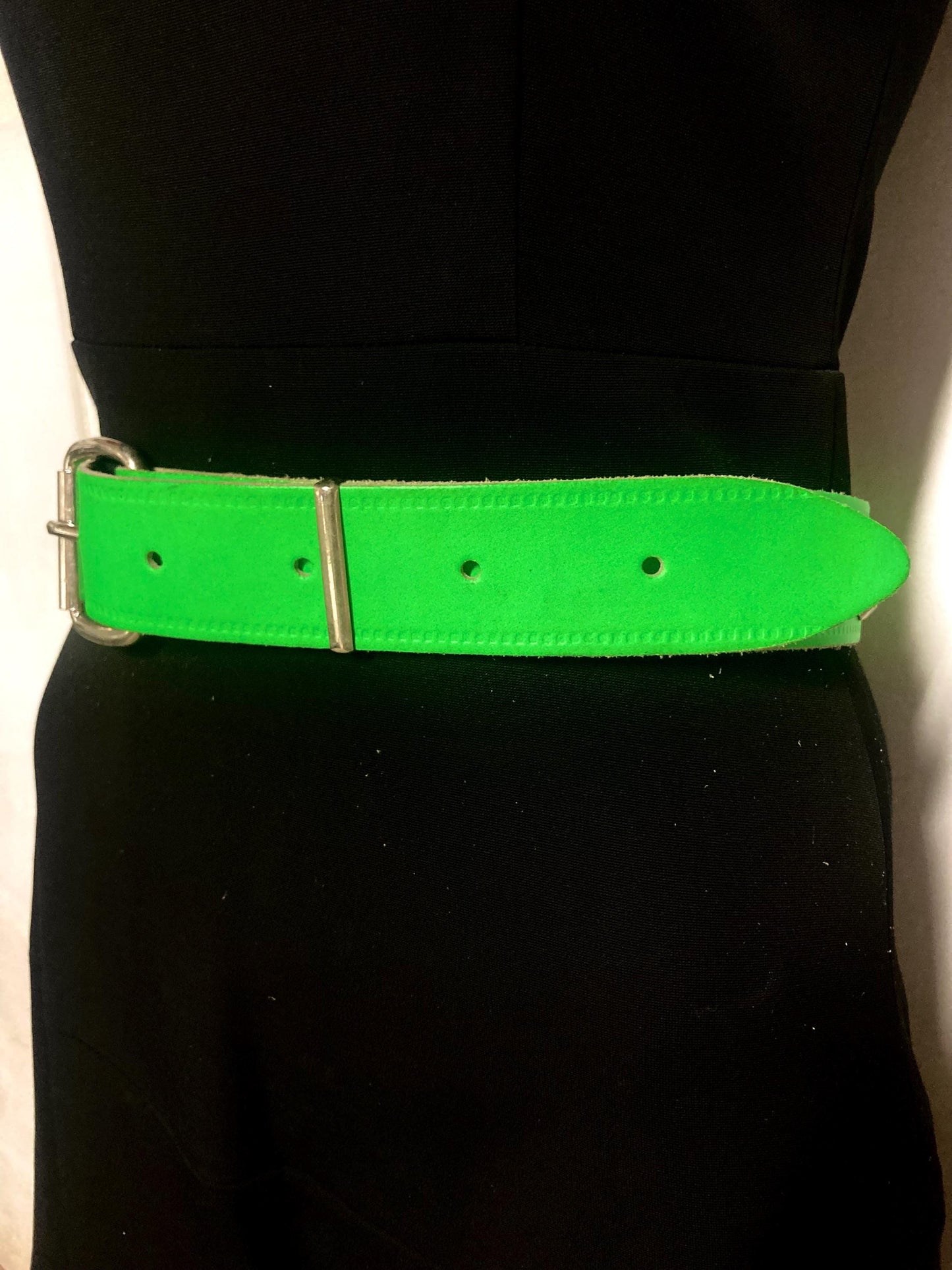 80s vintage thick genuine leather studded belt Made in the UK. Green dayglo with changeable buckle and 2 rows of conical metal studs. NOS M