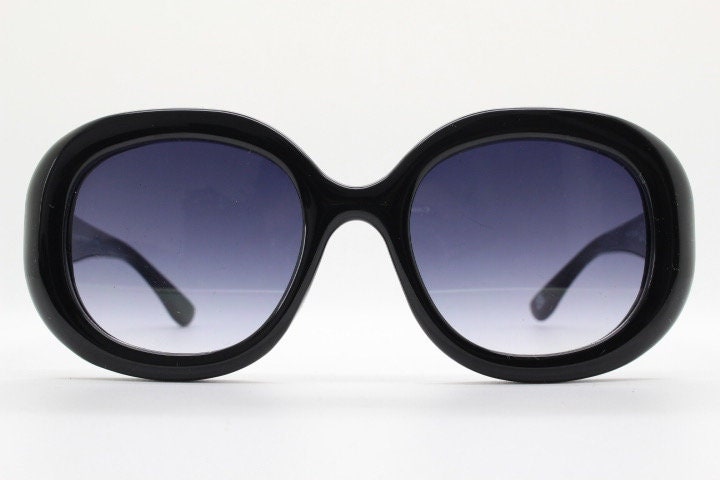 Y2k vintage oversized round sunglasses. Thick framed Women's big 60s mod design black frame with smoky gradient lenses. Unused BNWT. 70s