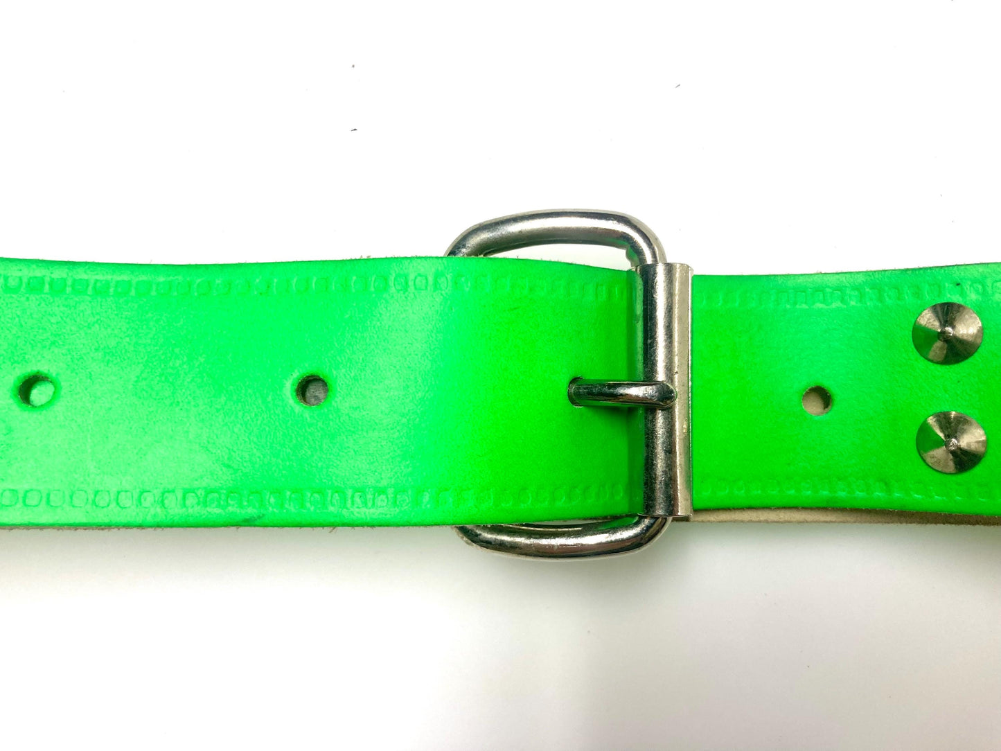 80s vintage thick genuine leather studded belt Made in the UK. Green dayglo with changeable buckle and 2 rows of conical metal studs. NOS M