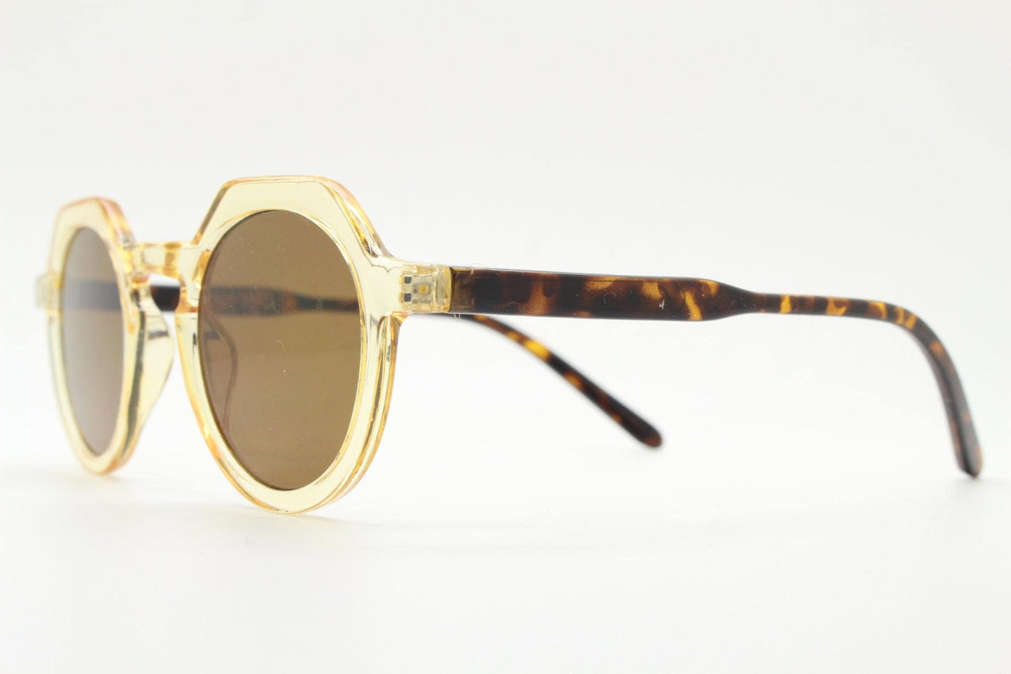90s vintage round flat top sunglasses. 30s, 40s style frame in transparent yellow with contrasting tortoise arms. BNWT