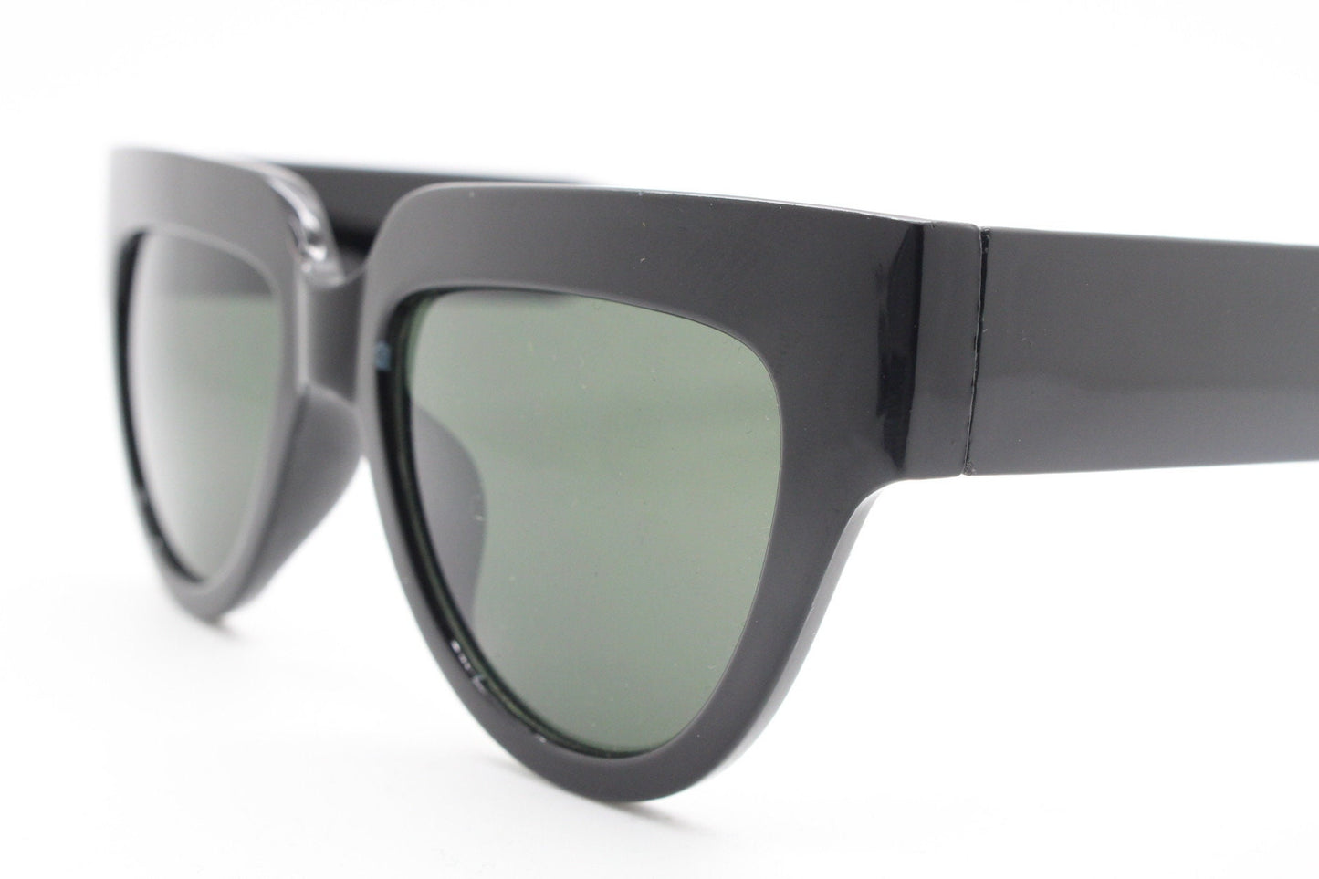 Vintage Y2K pointed cat eye sunglasses. Womens solid black 60s style flat brow cateye frame. Rockabilly. NOS catseye