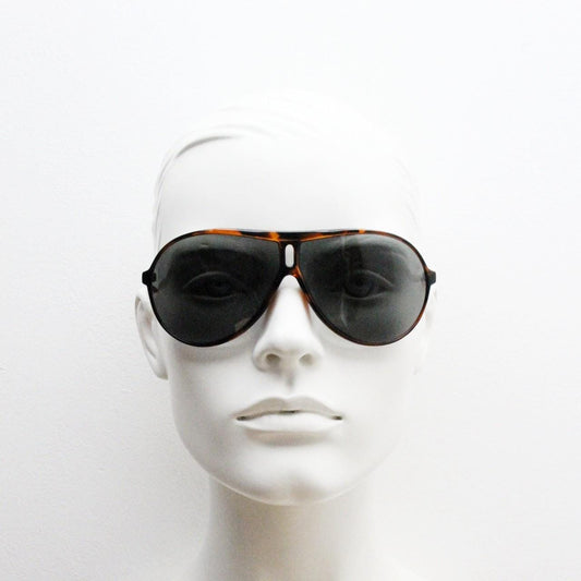 Y2K vintage aviator sunglasses. 2000's curved tortoise bug eye frame with green lenses. 70s design 00's NOS oversized aviators