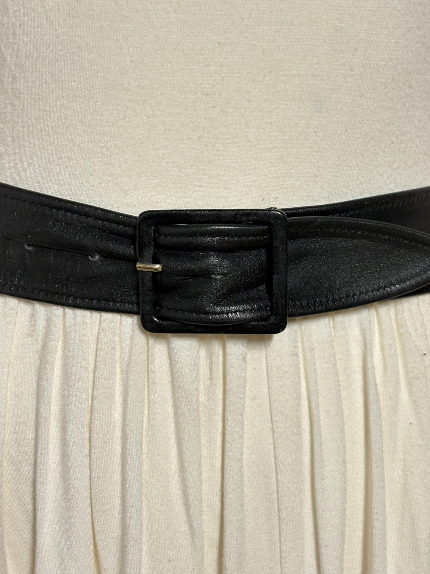 Astor 80s vintage womens leather 2" dress feature belt. Fine quality all black subtle statement belt with covered buckle. Rockabilly revival