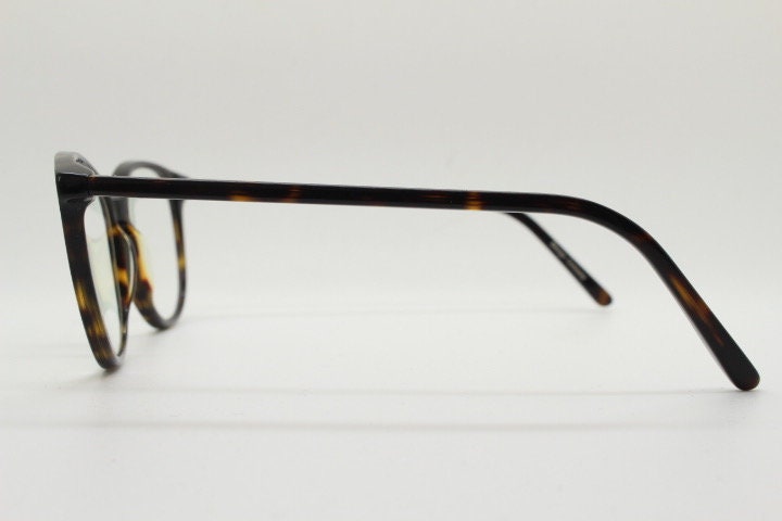 Hamburg eyewear round cat eye glasses made in Germany. Tortoise cateye acetate optical frame with keyhole bridge. Prescription eyeglasses RX