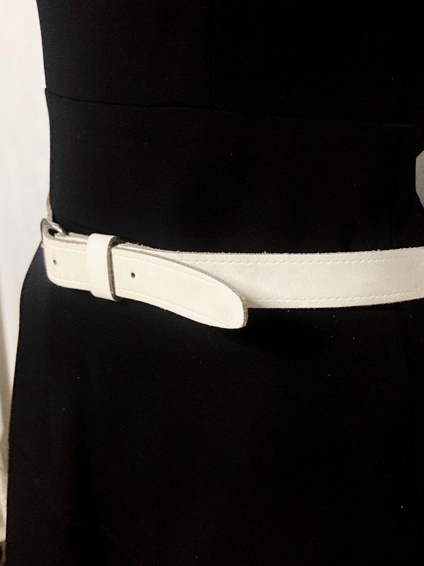 90s vintage thick genuine plain white leather 1" jeans / trousers belt in satin finish with suede back and simple silver steel buckle