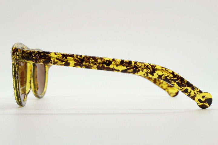 90s vintage round glasses. 30s, 40s design with vibrant honey tortoise frame with Havana brown lenses and keyhole bridge. NOS
