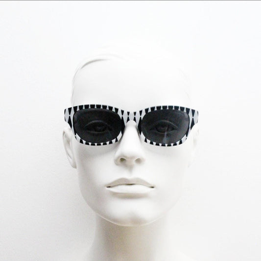 Moschino mind bending op art pattern cateye sunglasses made in Italy. Womens vintage monochrome acetate frame cat eye. 60s design. NOS