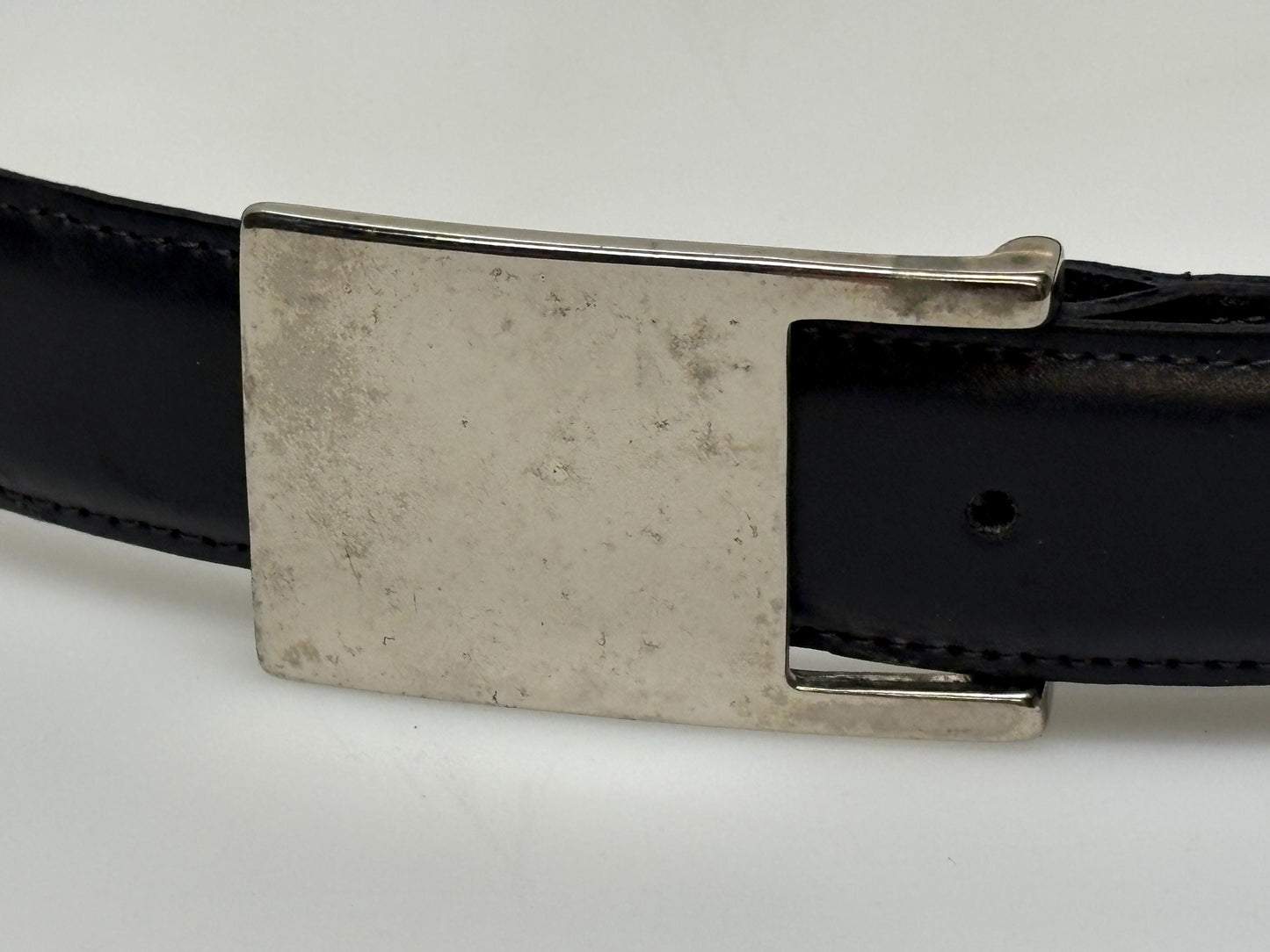 90s vintage smart trouser / jeans belt in grey genuine leather with solid shiny chrome buckle. Made in France. NOS