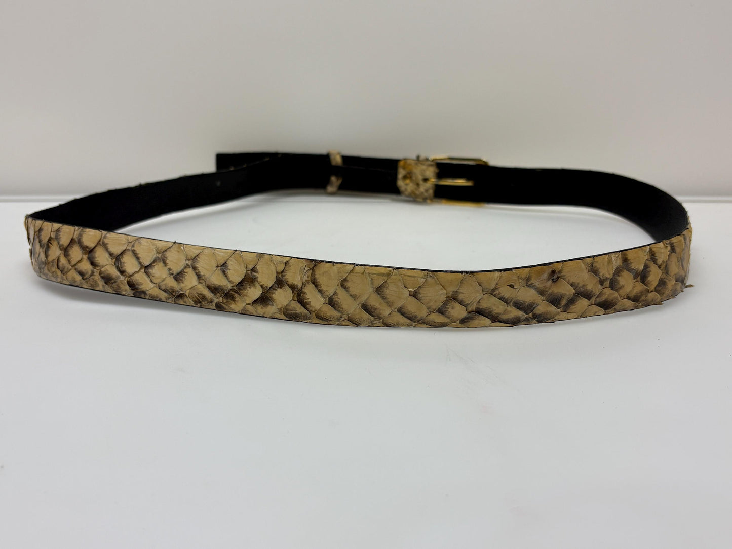 90s vintage beige and brown genuine snake skin belt. Authentic textured big scales in seamless finish. NOS Mens L. Python. Changeable buckle