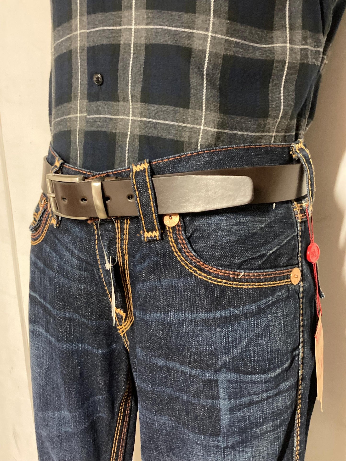 90s vintage dark brown genuine leather belt made in Italy by Joseph Di Pino. Thick cowhide with smooth finish for trousers/jeans. NOS. Mens