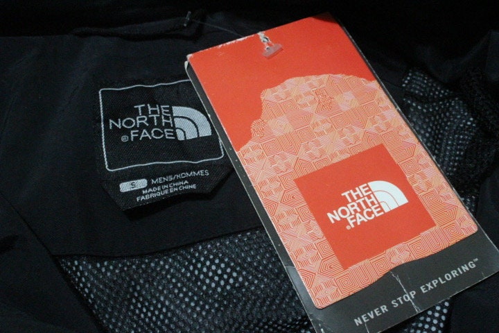 North Face zipper 4 pocket hoody Stavros jacket. Waist length black Hyvent Summit Series with mesh lining. Size S. Clearance item. RRP 350