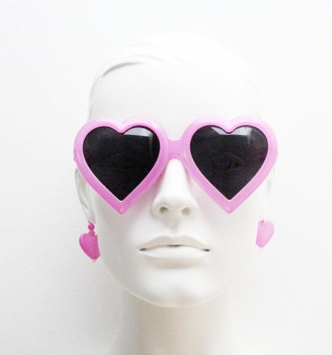 Jeremy Scott heart sunglasses made by Linda Farrow. Candy pink frame with awesome bead chain arms. Collectors grail. Vintage. NOS Full set