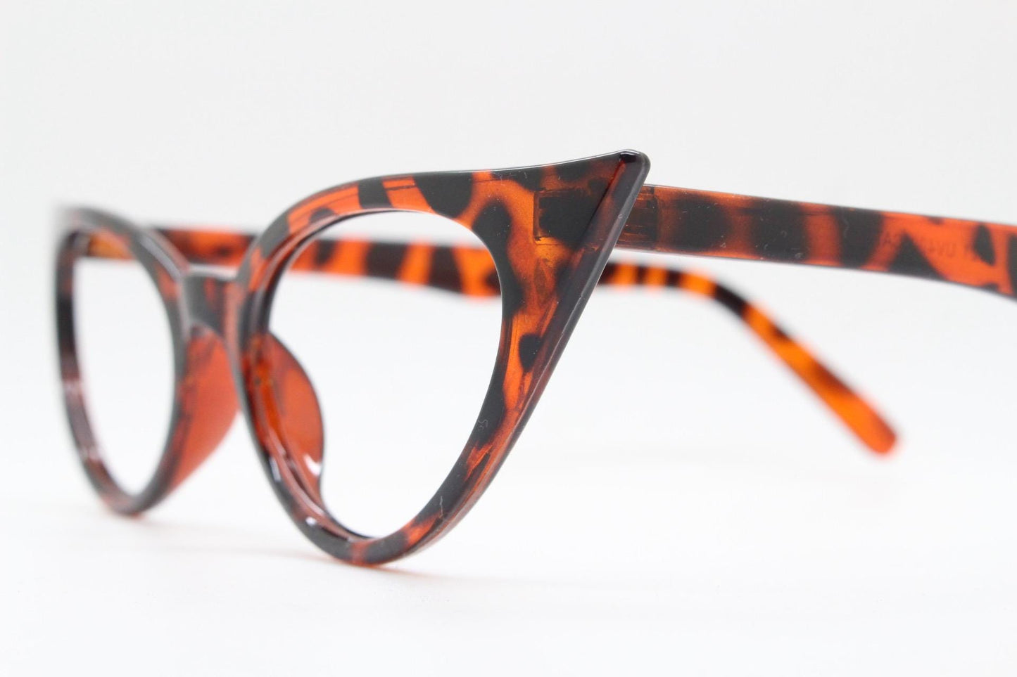 Pointed vintage cat eye glasses. Tortoise slender optical frames. Y2K womens prescription eyeglasses. 50s design rockabilly spectacles. RX
