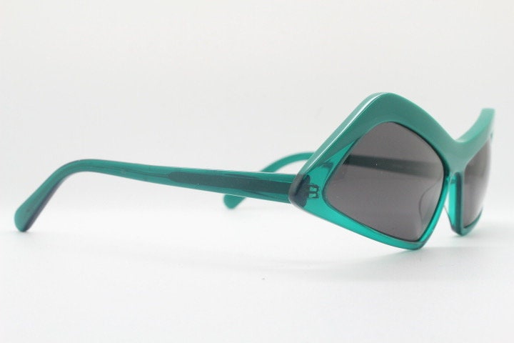 Stella Mc Cartney vintage abstract diamond sunglasses. Blockbuster fashion grail in transparent green acetate with dark lenses. NOS