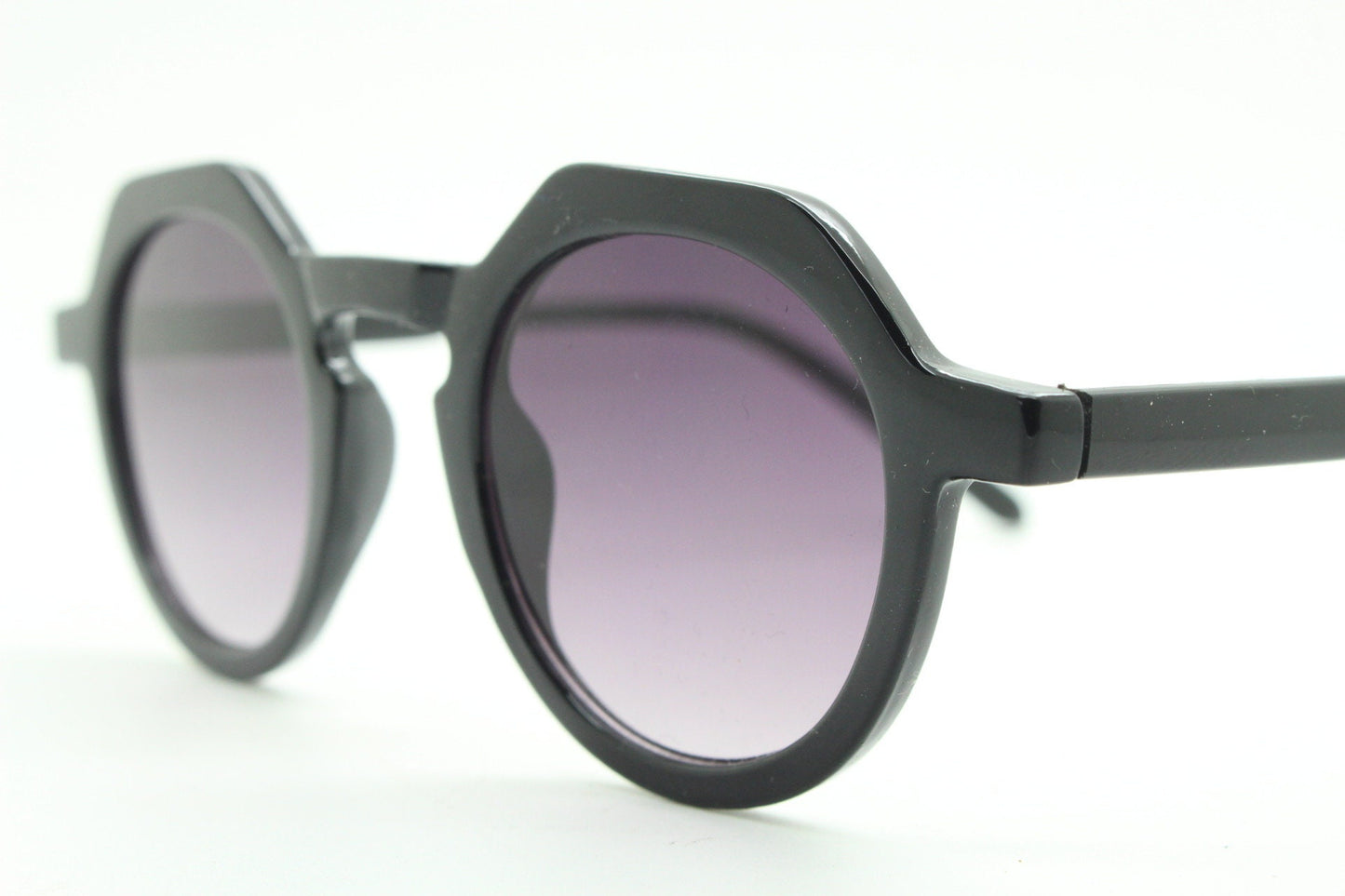 Vintage round flat top sunglasses. 30s, 40s design in black gloss frame with graduating lenses. Unused NOS