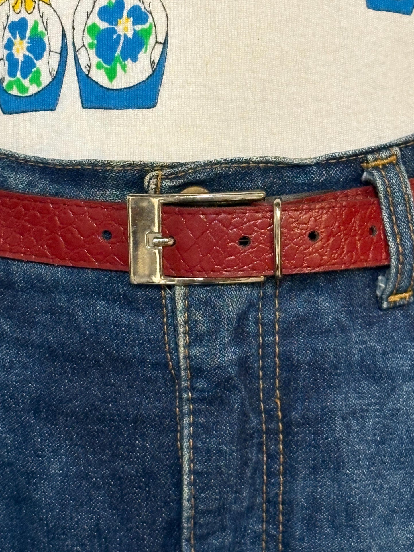 80s vintage womens embossed crocodile pattern 1" belt for jeans or trousers. Eco leather red vinyl with silver chrome buckle. Vegan