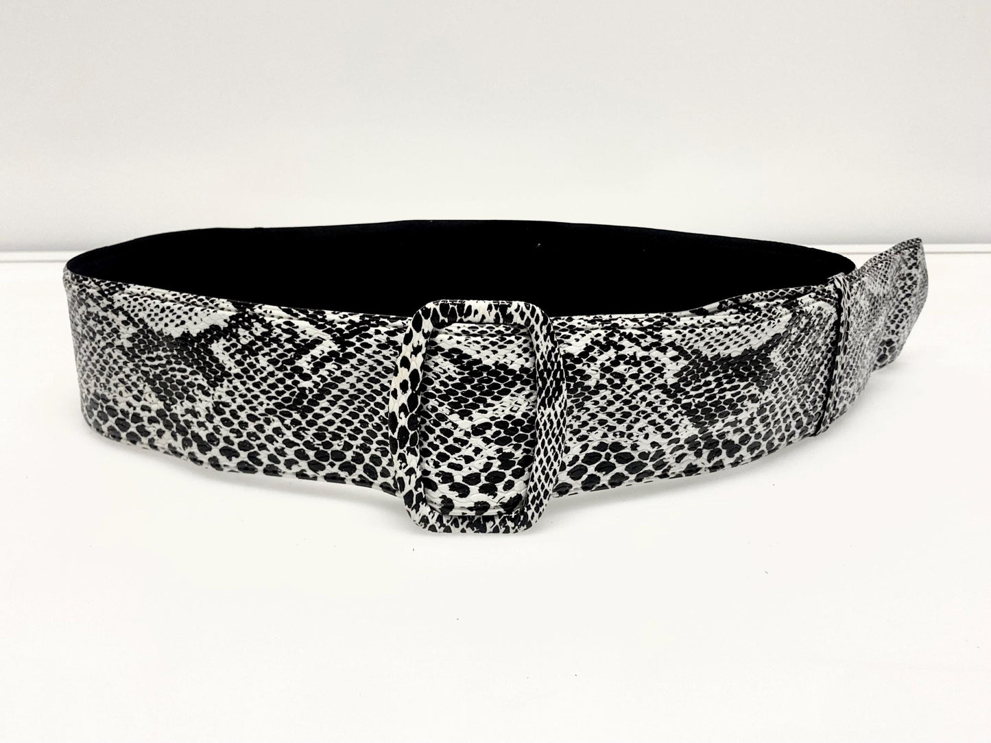 80s vintage womens clean black and white rattle snake 2" belt. Neat flat vinyl design that stays in position. For dress feature. Unused NOS